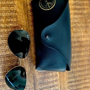 Classic aviators. Green lens